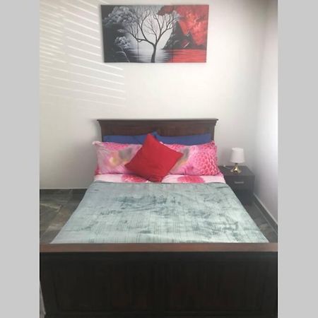 Bright, Stylish Studio Flat With Sky Sports Earley 外观 照片