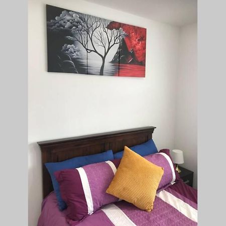Bright, Stylish Studio Flat With Sky Sports Earley 外观 照片